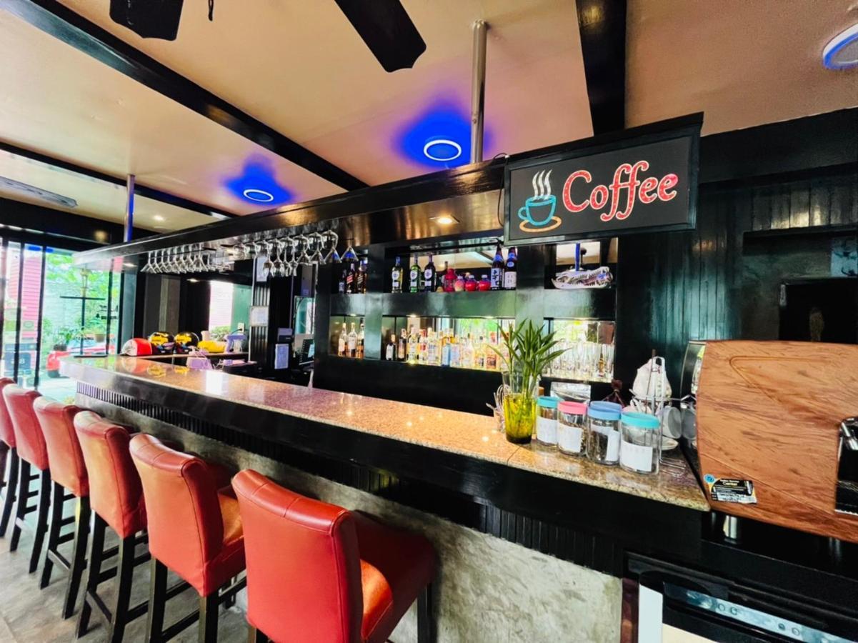 Отель Baipho Lifestyle Patong Экстерьер фото