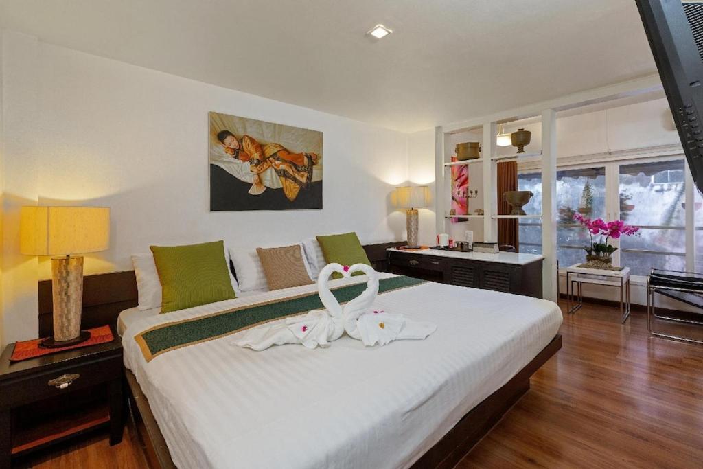 Отель Baipho Lifestyle Patong Экстерьер фото