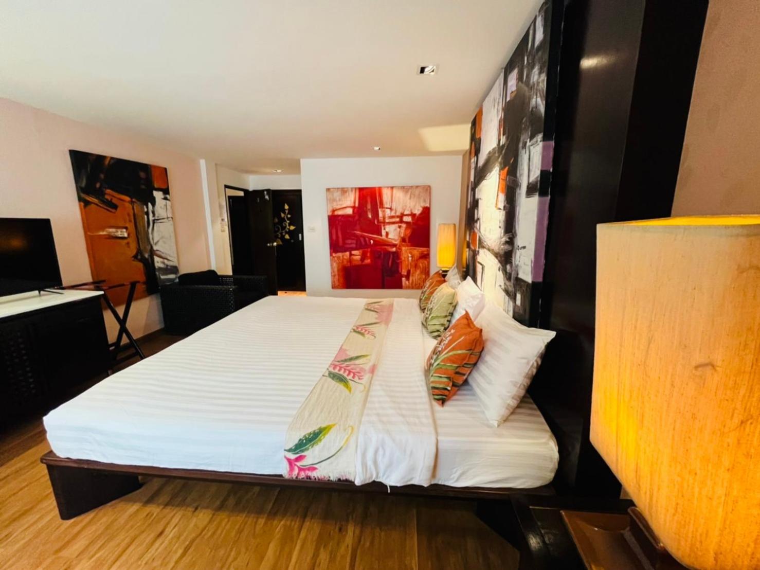 Отель Baipho Lifestyle Patong Экстерьер фото