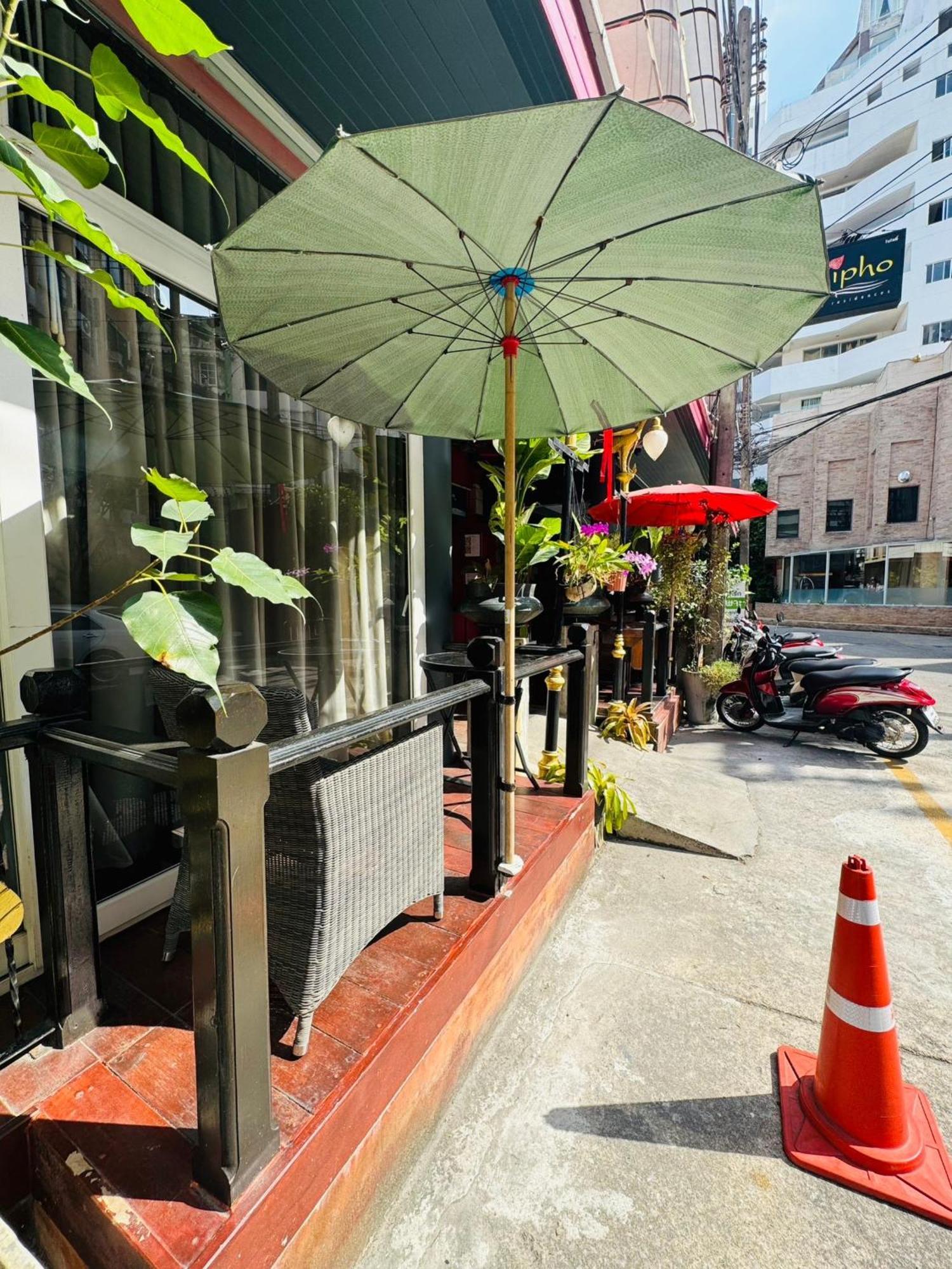 Отель Baipho Lifestyle Patong Экстерьер фото