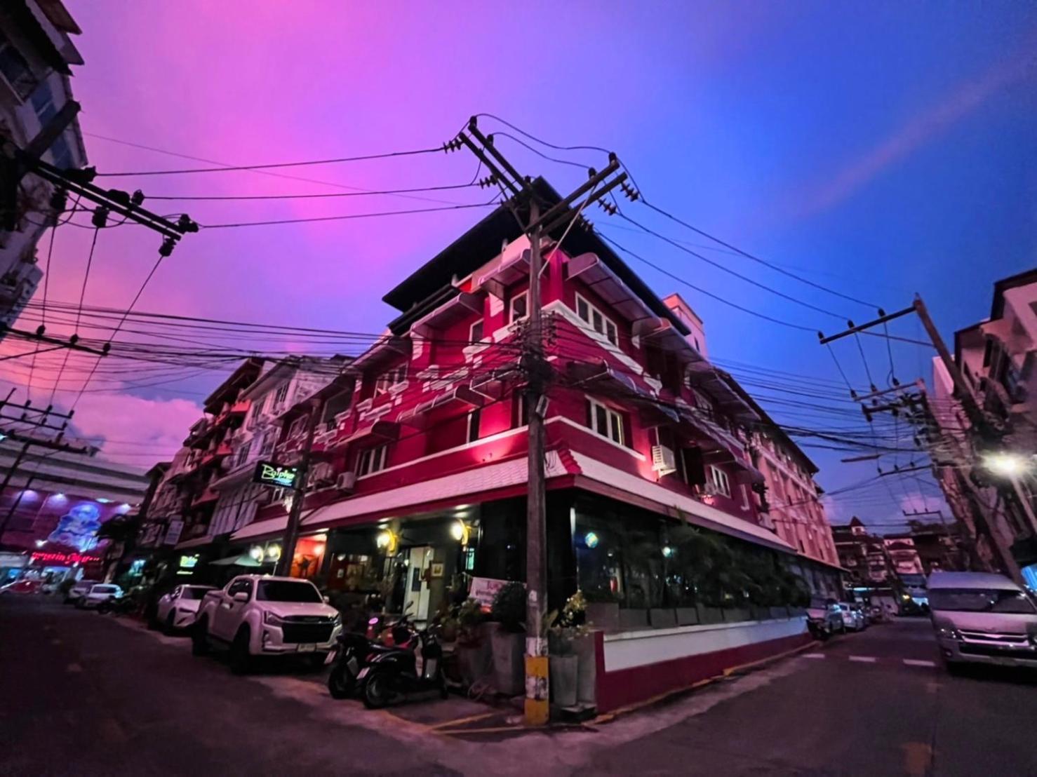 Отель Baipho Lifestyle Patong Экстерьер фото